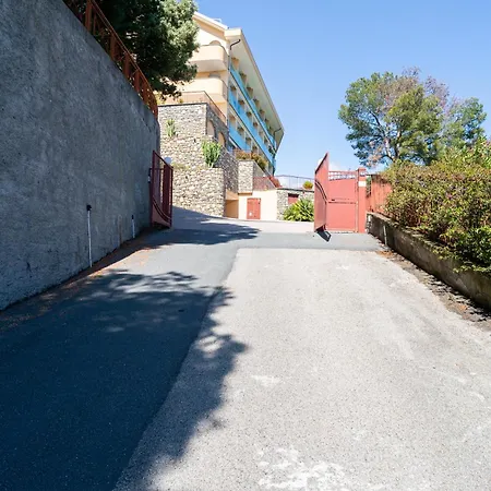 Apartment Moonstone - Seaview, Parking, Wifi Vallecrosia